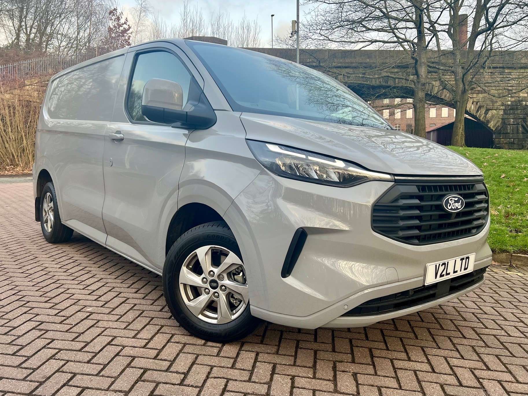 FORD TRANSIT CUSTOM 300 L1 DIESEL FWD 2.0 TDCi 170ps Low Roof Limited Van Auto